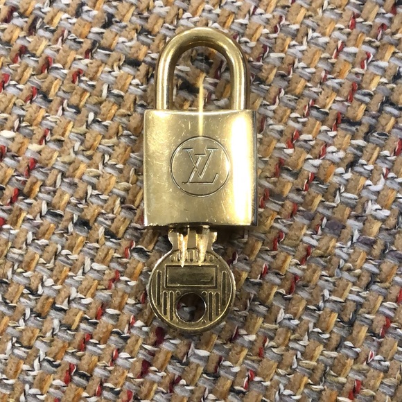 Vintage LV Louis Vuitton Padlock Lock & Key 219 - Picture 9 of 16
